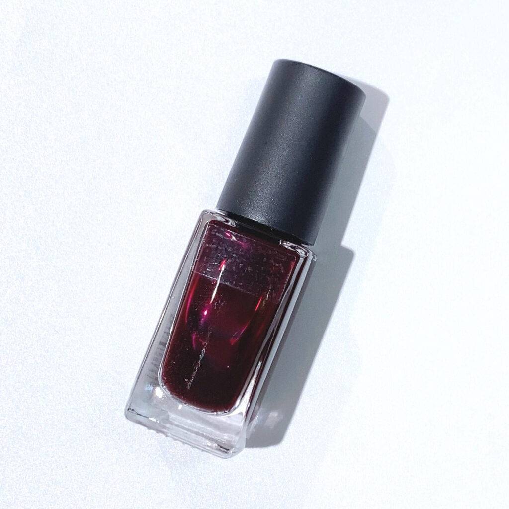 NAIL HOLIC（ネイルホリック）　RD402　330円（税込）